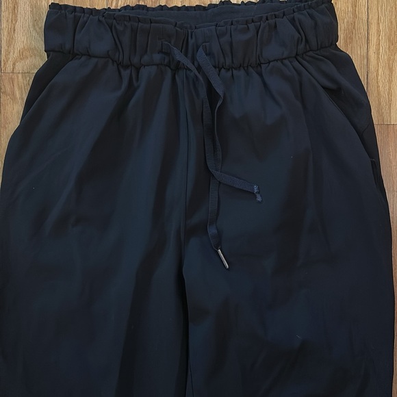 Lululemon sz 4 Keep Moving Pant Black Drawstring Pants Trouser great condition - Picture 3 of 11